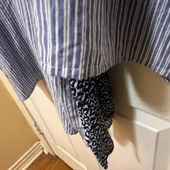 Blue and White Graphic Bell Sleeve Blouse - Picture 4 of 7